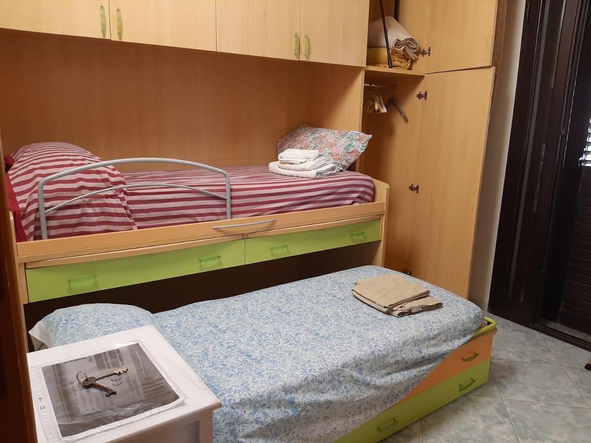 B&B is pranus al mare Solanas  Exterior foto