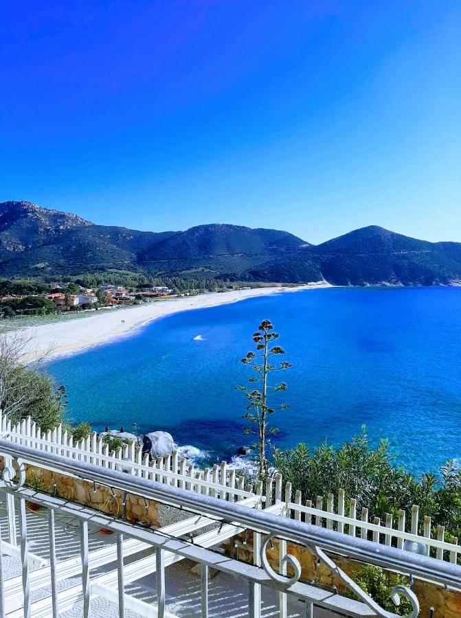 B&B is pranus al mare Solanas  Exterior foto